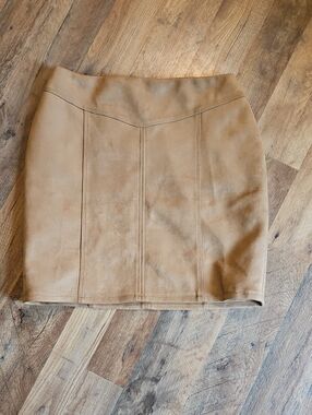 👗White House Black Market Women's Tan Suede Pencil Skirt